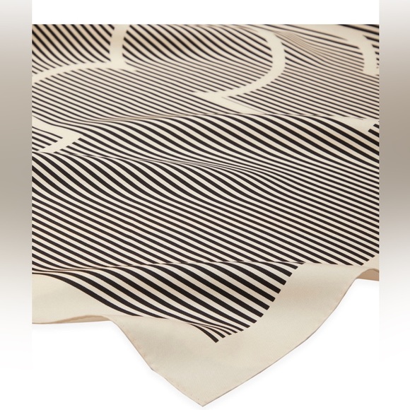 JUST IN TORY BURCH SILK SCARF PRICE FIRM - Picture 4 of 9